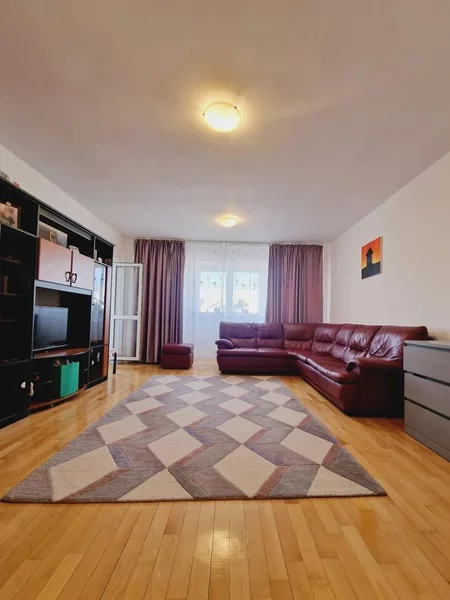 Nerva Traian, Timpuri Noi, metrou 3 min, 3 camere, centrala termica.