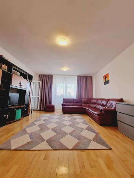 Nerva Traian, Timpuri Noi, metrou 3 min, 3 camere, centrala termica.