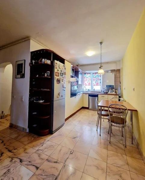 Nerva Traian, Timpuri Noi, metrou 3 min, 3 camere, centrala termica.